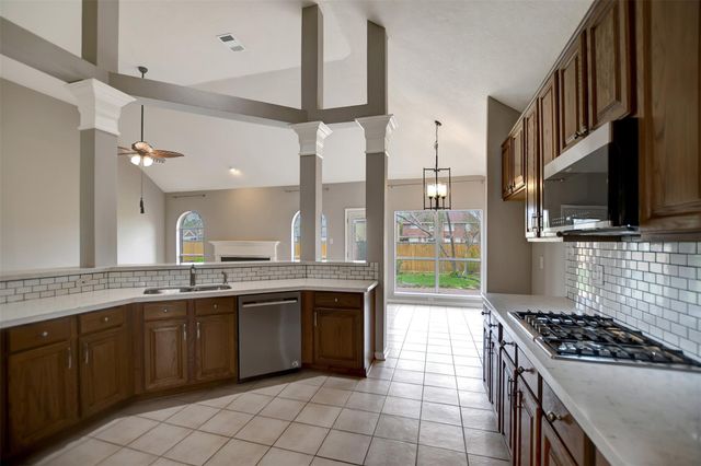 1709 Orlando Street, Friendswood, TX 77546