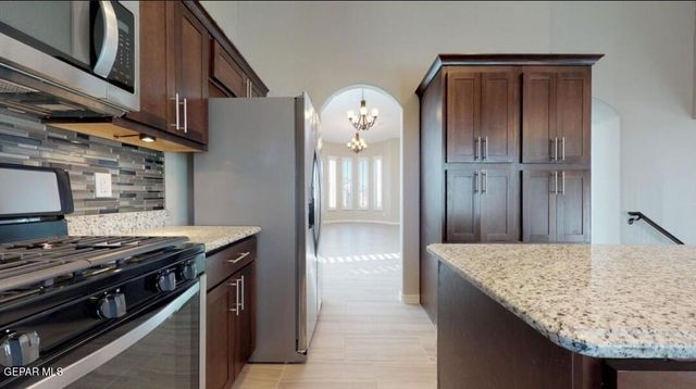953 BOSCOBEL Street, El Paso, TX 79928