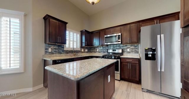 953 BOSCOBEL Street, El Paso, TX 79928