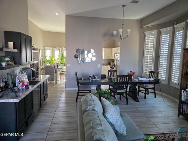 953 BOSCOBEL Street, El Paso, TX 79928