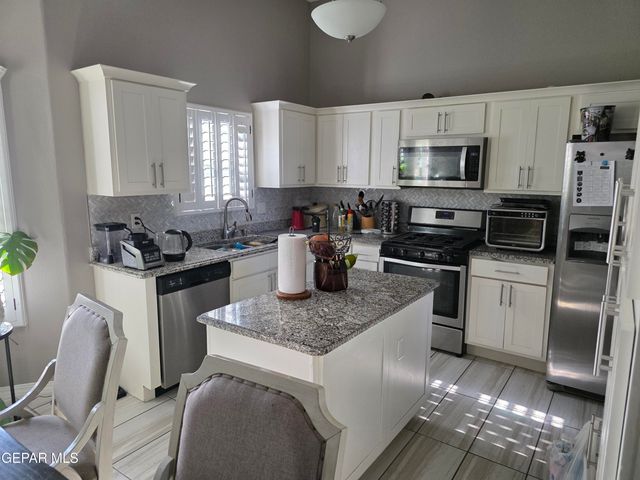 953 BOSCOBEL Street, El Paso, TX 79928