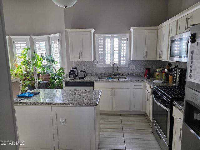 953 BOSCOBEL Street, El Paso, TX 79928