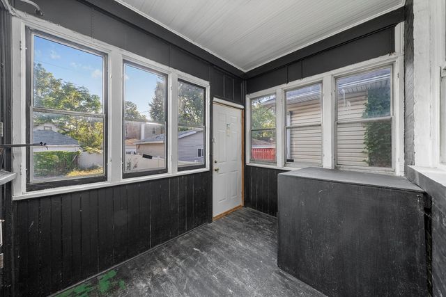 7643 S Paxton Avenue, Chicago, IL 60649