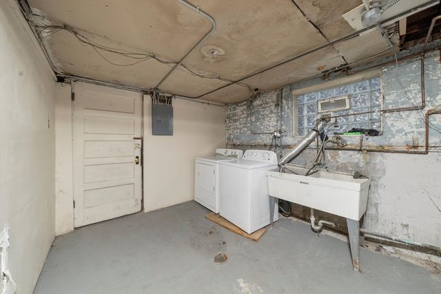 7643 S Paxton Avenue, Chicago, IL 60649