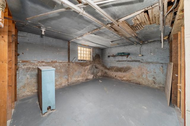 7643 S Paxton Avenue, Chicago, IL 60649