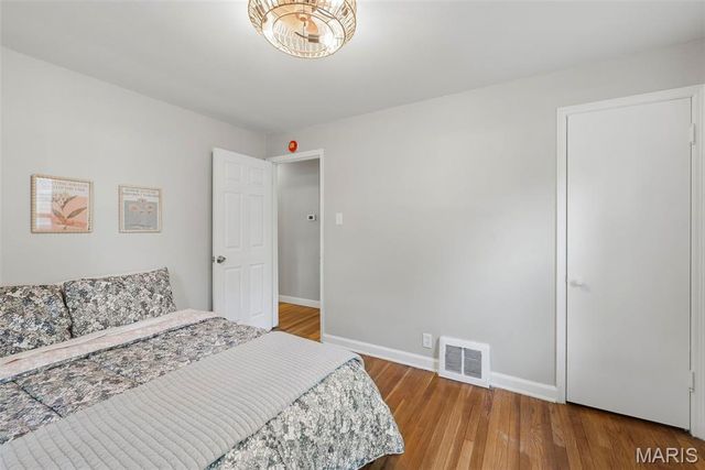 10501 Hoyt Drive, St Louis, MO 63137