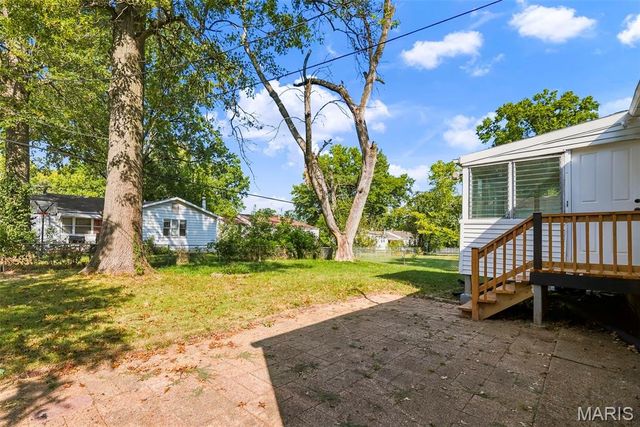 10501 Hoyt Drive, St Louis, MO 63137
