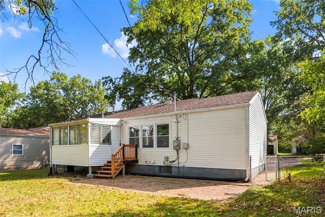 10501 Hoyt Drive, St Louis, MO 63137