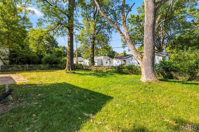 10501 Hoyt Drive, St Louis, MO 63137