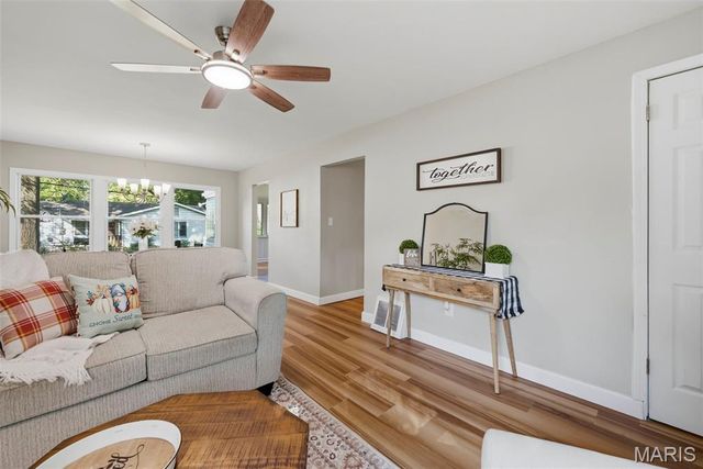 10501 Hoyt Drive, St Louis, MO 63137
