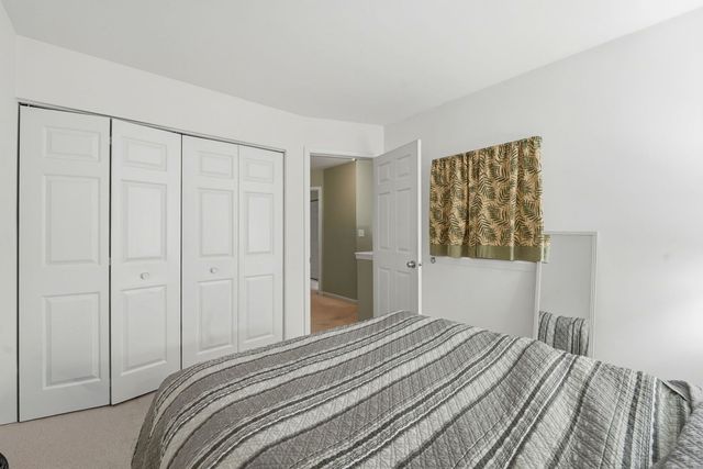 8 Saint Regis Court, Elmhurst, IL 60126