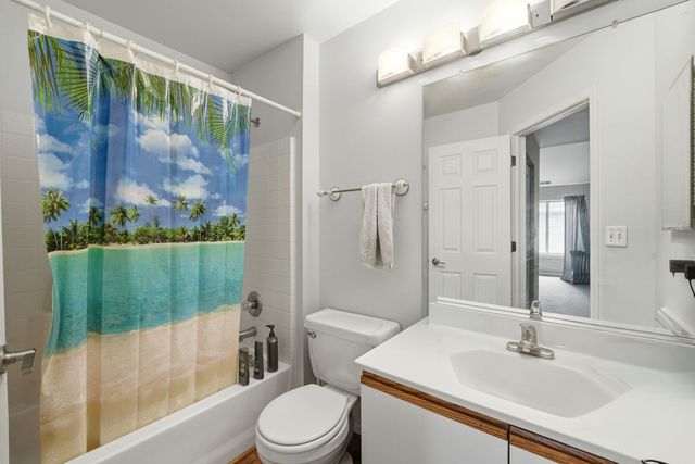 8 Saint Regis Court, Elmhurst, IL 60126