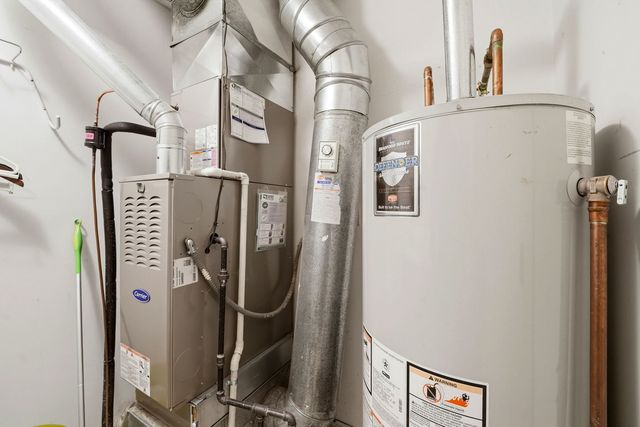 8 Saint Regis Court, Elmhurst, IL 60126