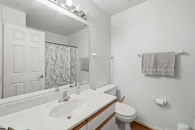 8 Saint Regis Court, Elmhurst, IL 60126