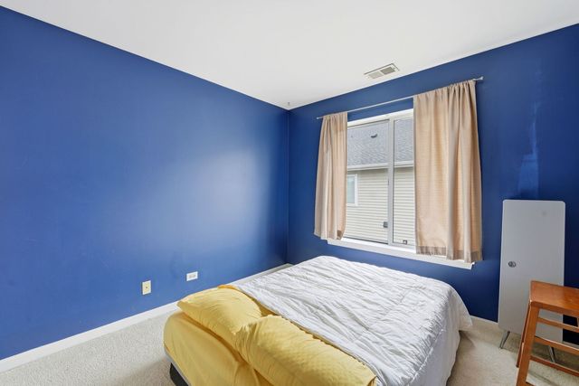 8 Saint Regis Court, Elmhurst, IL 60126