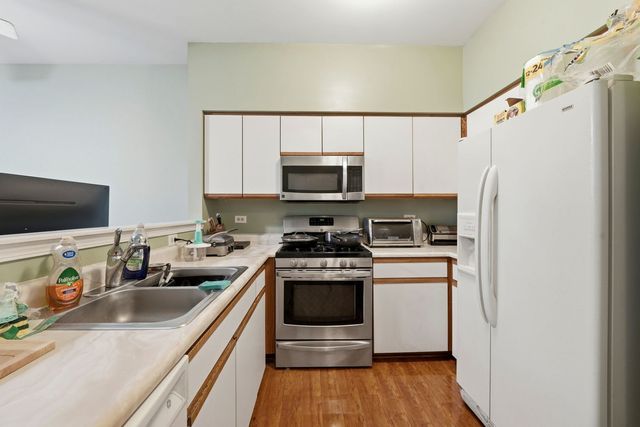 8 Saint Regis Court, Elmhurst, IL 60126