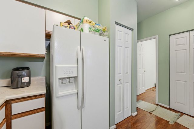 8 Saint Regis Court, Elmhurst, IL 60126