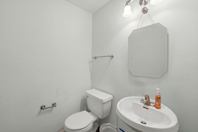 8 Saint Regis Court, Elmhurst, IL 60126