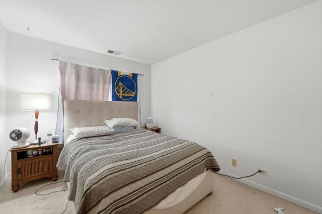 8 Saint Regis Court, Elmhurst, IL 60126