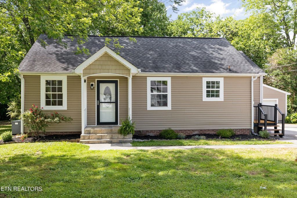 207 N Laurel Circle, Knoxville, TN 37912