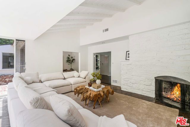 10686 Somma Way, Los Angeles, CA 90077