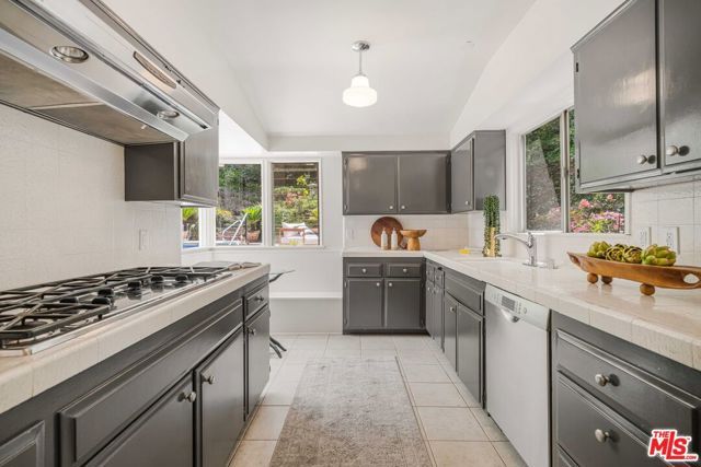 10686 Somma Way, Los Angeles, CA 90077