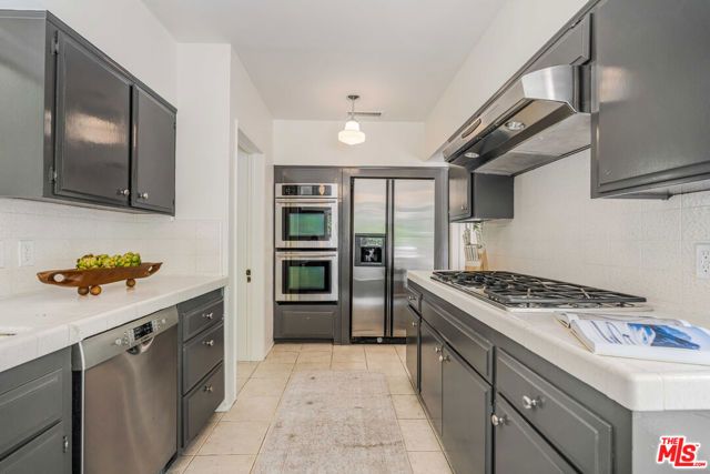 10686 Somma Way, Los Angeles, CA 90077