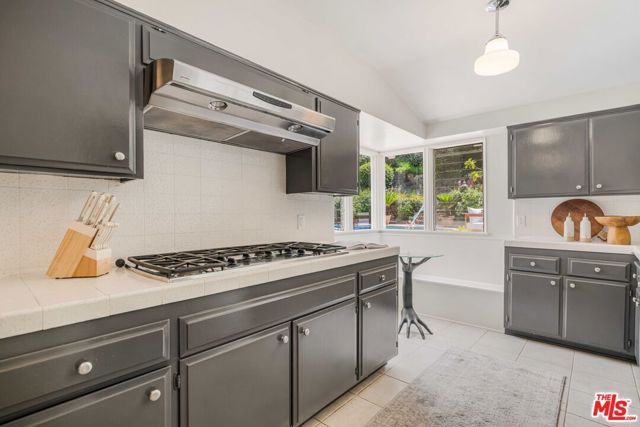 10686 Somma Way, Los Angeles, CA 90077
