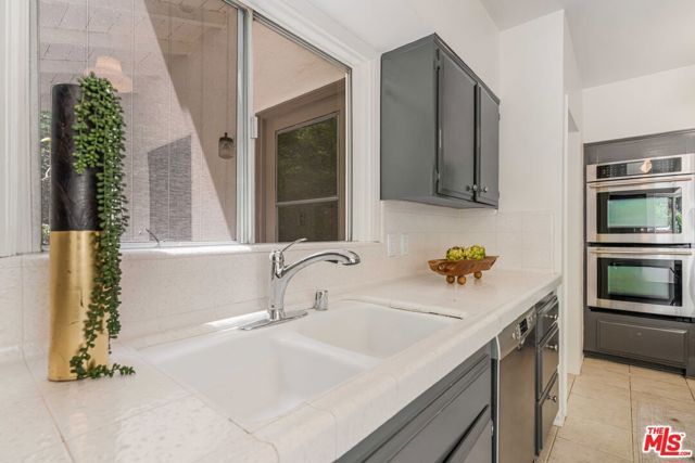 10686 Somma Way, Los Angeles, CA 90077
