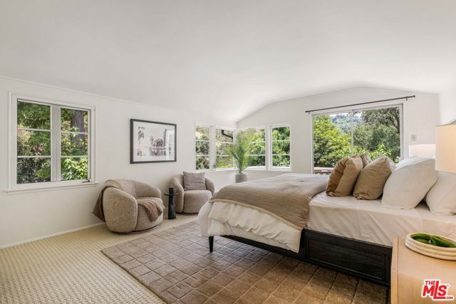 10686 Somma Way, Los Angeles, CA 90077