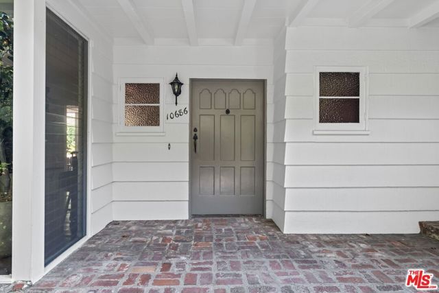 10686 Somma Way, Los Angeles, CA 90077