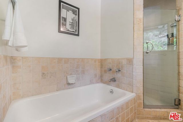 10686 Somma Way, Los Angeles, CA 90077