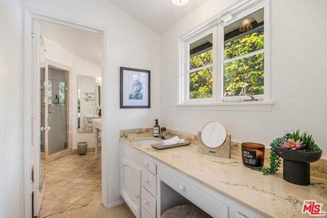 10686 Somma Way, Los Angeles, CA 90077