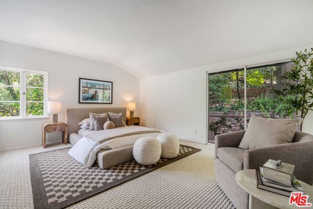 10686 Somma Way, Los Angeles, CA 90077