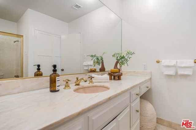 10686 Somma Way, Los Angeles, CA 90077