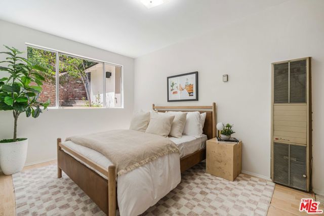 10686 Somma Way, Los Angeles, CA 90077