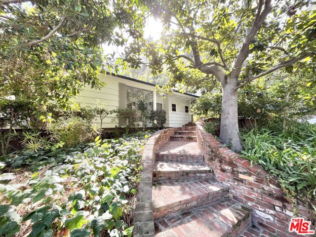 10686 Somma Way, Los Angeles, CA 90077