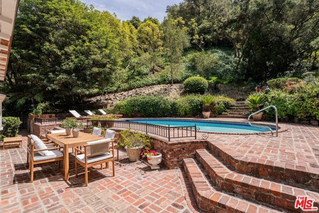 10686 Somma Way, Los Angeles, CA 90077