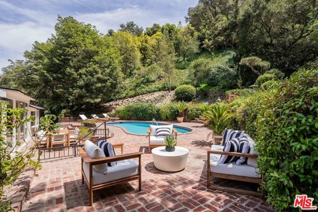 10686 Somma Way, Los Angeles, CA 90077