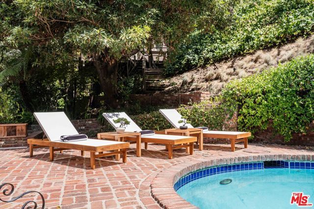 10686 Somma Way, Los Angeles, CA 90077