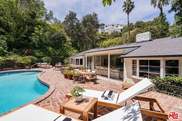 10686 Somma Way, Los Angeles, CA 90077