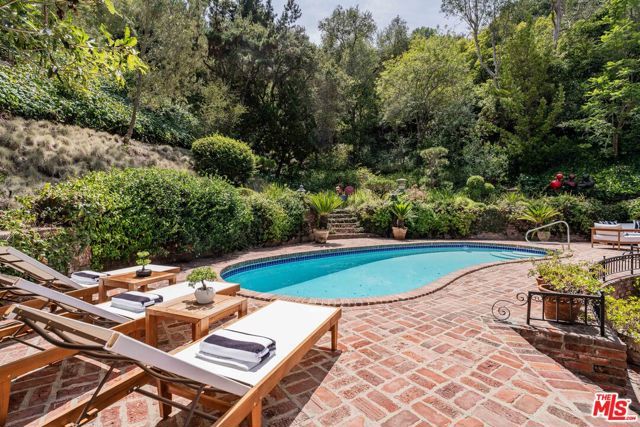 10686 Somma Way, Los Angeles, CA 90077