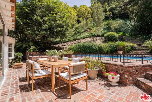 10686 Somma Way, Los Angeles, CA 90077
