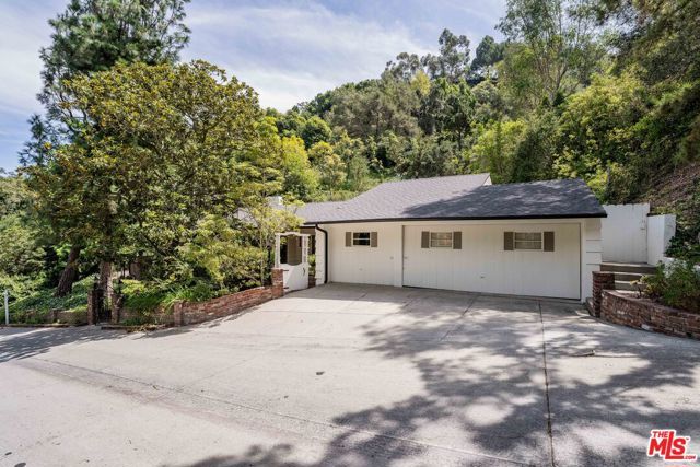 10686 Somma Way, Los Angeles, CA 90077
