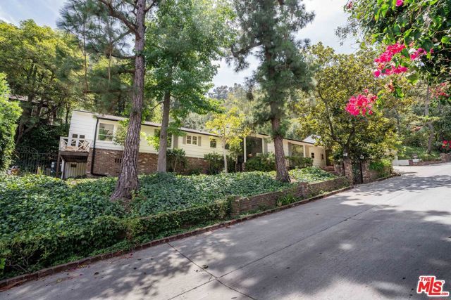 10686 Somma Way, Los Angeles, CA 90077