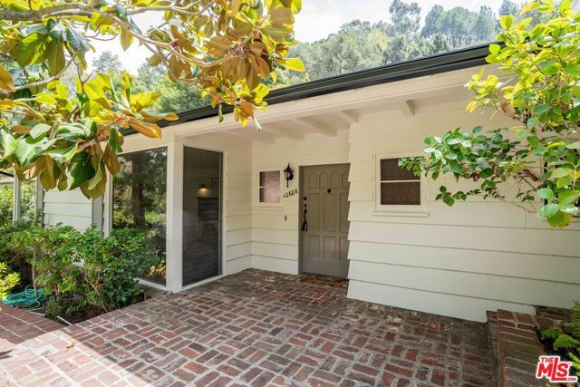 10686 Somma Way, Los Angeles, CA 90077