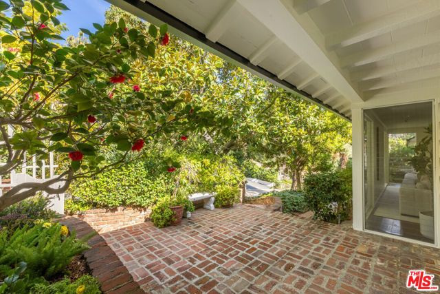 10686 Somma Way, Los Angeles, CA 90077