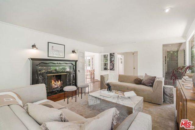 10686 Somma Way, Los Angeles, CA 90077