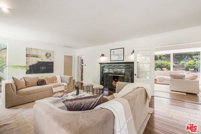 10686 Somma Way, Los Angeles, CA 90077