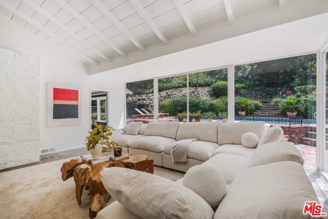10686 Somma Way, Los Angeles, CA 90077